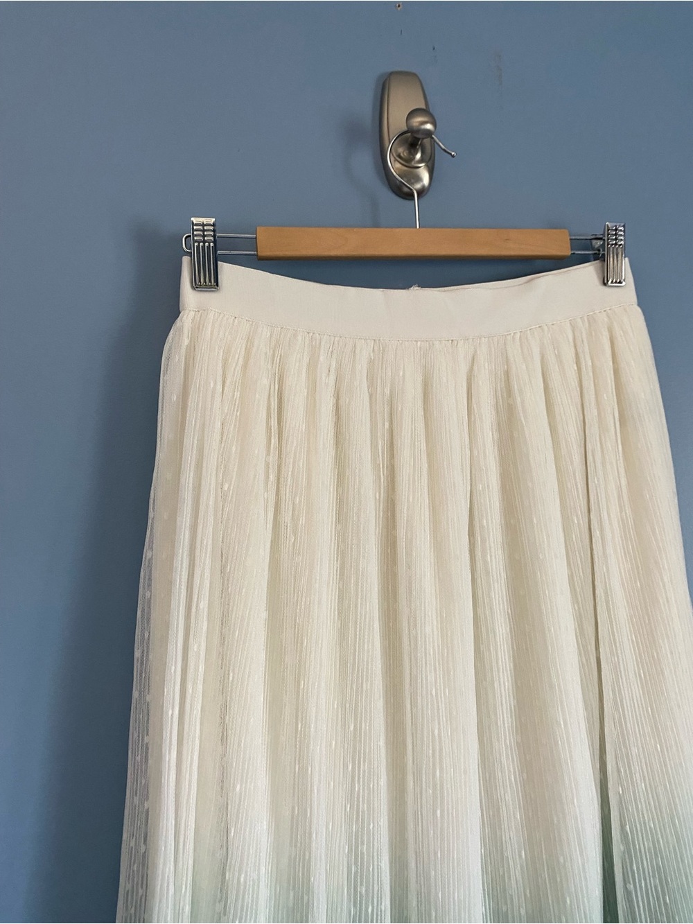 Easel Pleated Ombre Tulle Midi Skirt - White to Sage - Picture 3 of 7